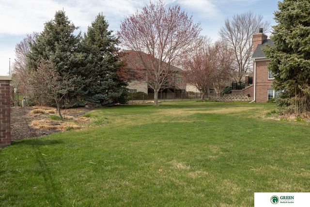 1606 Colonial Drive, York, NE 68467