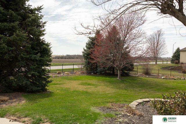 1606 Colonial Drive, York, NE 68467