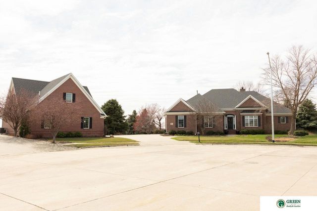 1606 Colonial Drive, York, NE 68467