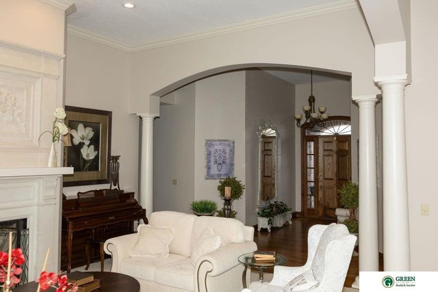 1606 Colonial Drive, York, NE 68467