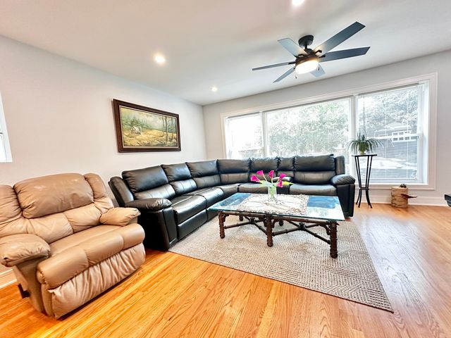 4546 N Merrimac Avenue, Chicago, IL 60630