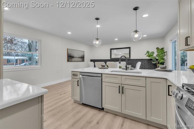 39266 Dover Street, Livonia, MI 48150