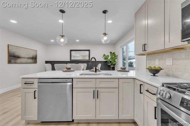 39266 Dover Street, Livonia, MI 48150