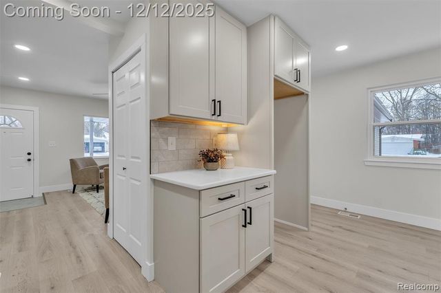 39266 Dover Street, Livonia, MI 48150