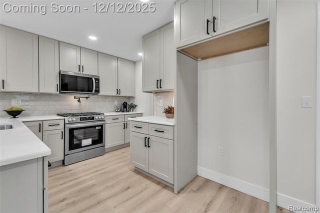 39266 Dover Street, Livonia, MI 48150