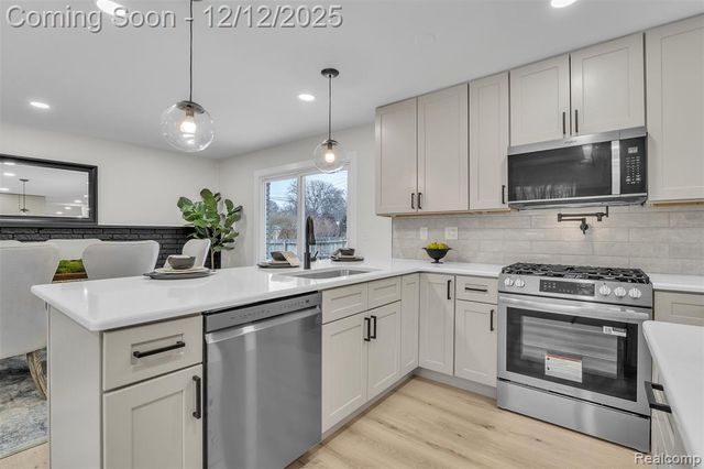 39266 Dover Street, Livonia, MI 48150