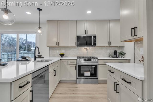 39266 Dover Street, Livonia, MI 48150