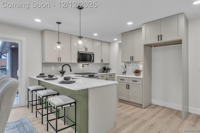 39266 Dover Street, Livonia, MI 48150