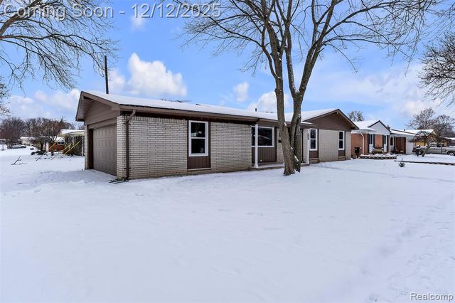 39266 Dover Street, Livonia, MI 48150