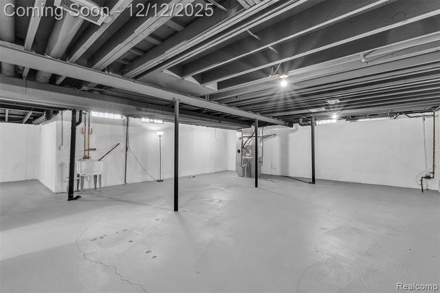 39266 Dover Street, Livonia, MI 48150