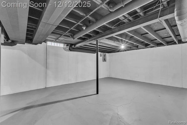 39266 Dover Street, Livonia, MI 48150