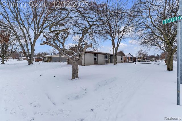 39266 Dover Street, Livonia, MI 48150