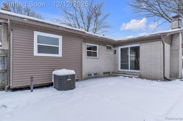 39266 Dover Street, Livonia, MI 48150