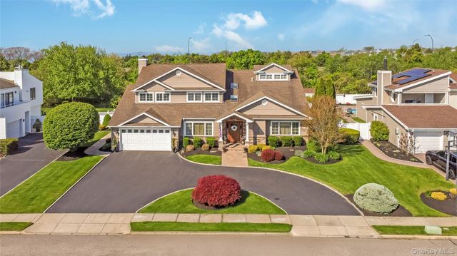 164 Pace Drive S, West Islip, NY 11795