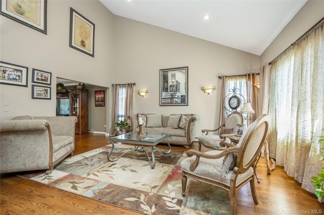 164 Pace Drive S, West Islip, NY 11795