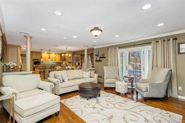 164 Pace Drive S, West Islip, NY 11795