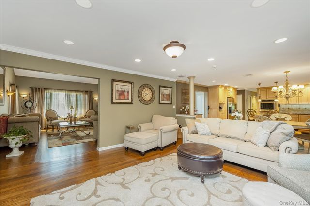 164 Pace Drive S, West Islip, NY 11795