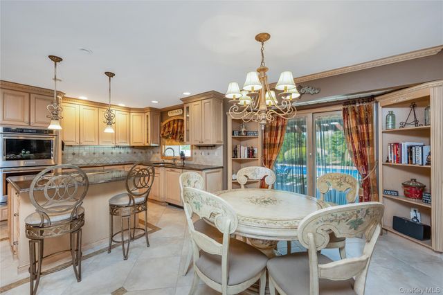 164 Pace Drive S, West Islip, NY 11795