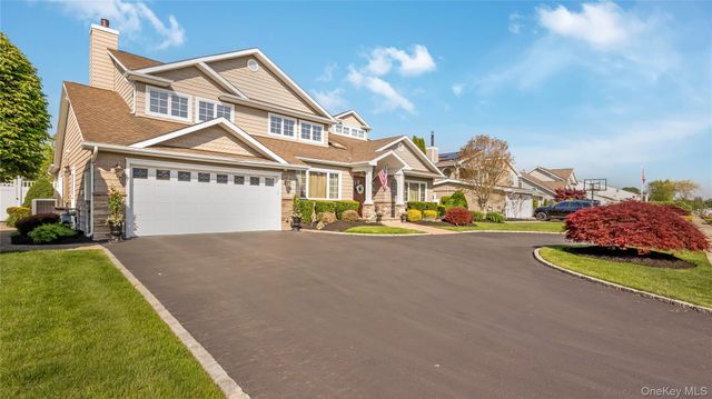 164 Pace Drive S, West Islip, NY 11795