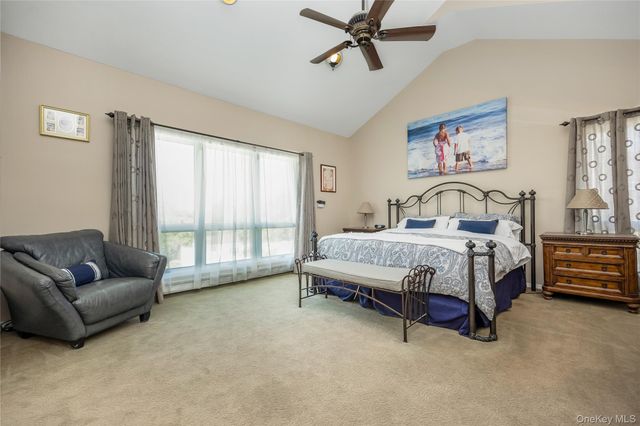 164 Pace Drive S, West Islip, NY 11795