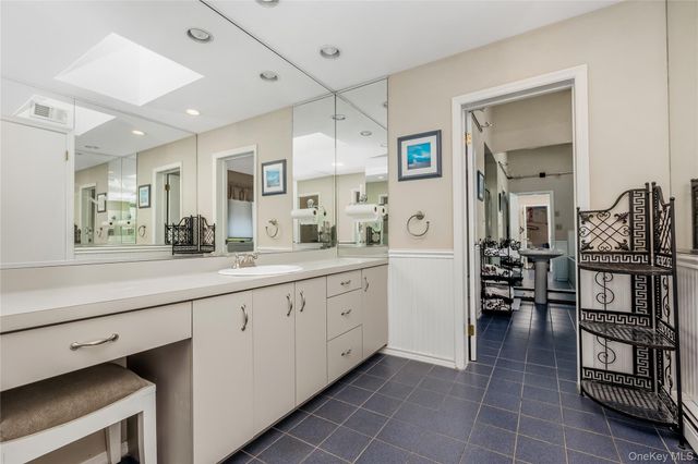164 Pace Drive S, West Islip, NY 11795