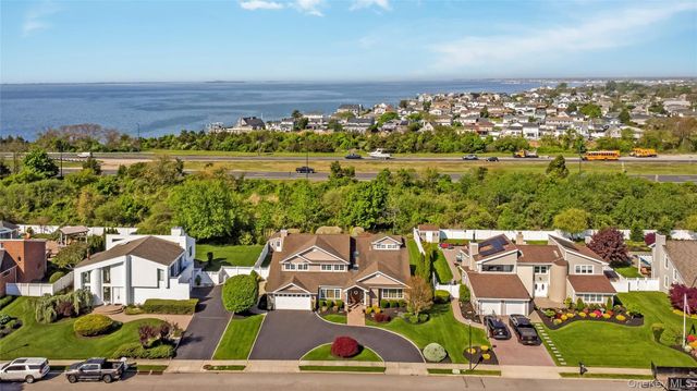 164 Pace Drive S, West Islip, NY 11795