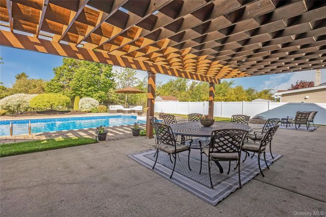 164 Pace Drive S, West Islip, NY 11795