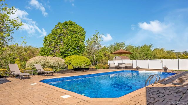164 Pace Drive S, West Islip, NY 11795
