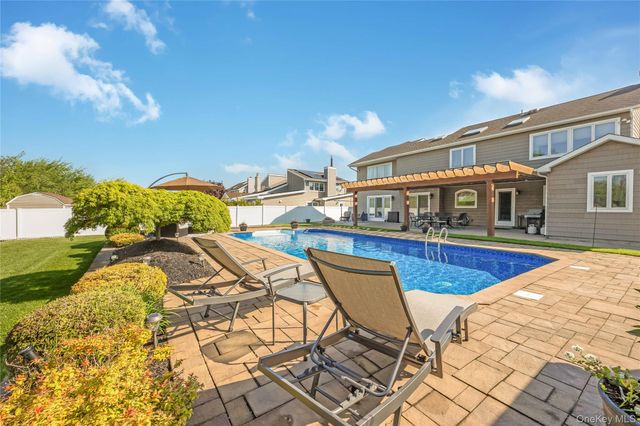 164 Pace Drive S, West Islip, NY 11795