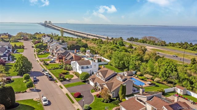 164 Pace Drive S, West Islip, NY 11795