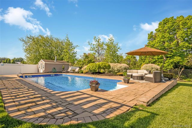 164 Pace Drive S, West Islip, NY 11795