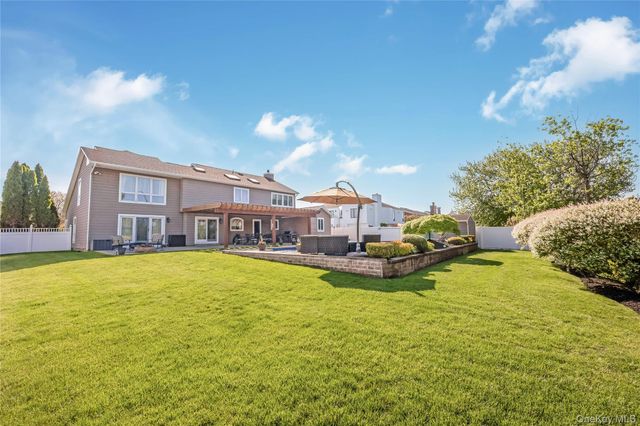 164 Pace Drive S, West Islip, NY 11795