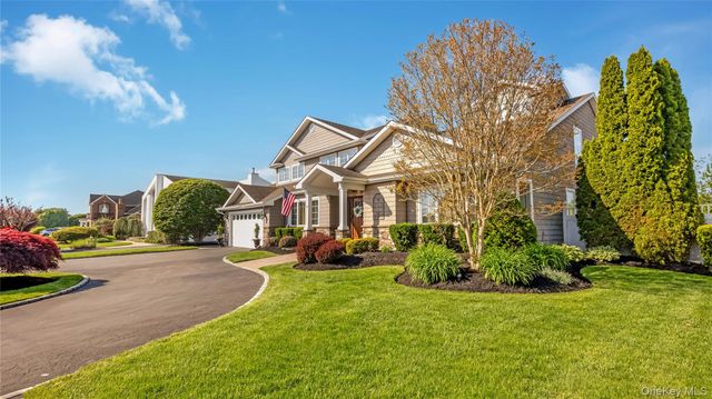 164 Pace Drive S, West Islip, NY 11795