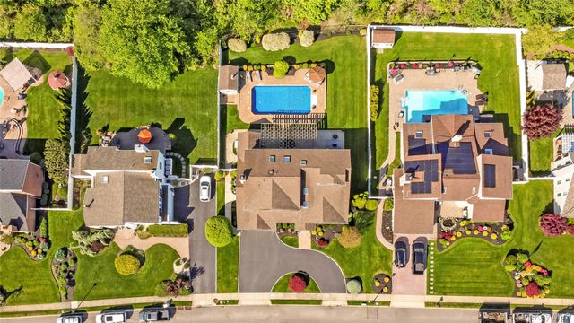 164 Pace Drive S, West Islip, NY 11795
