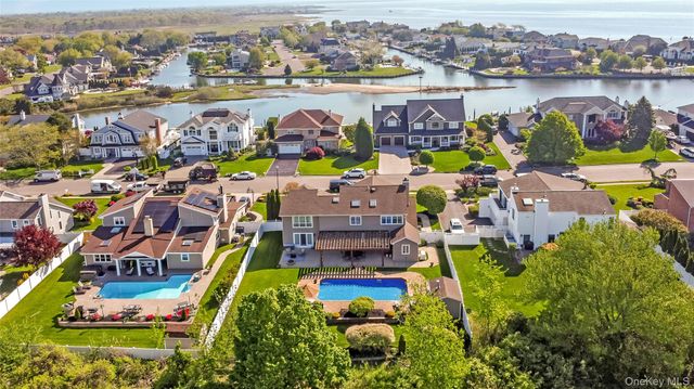 164 Pace Drive S, West Islip, NY 11795