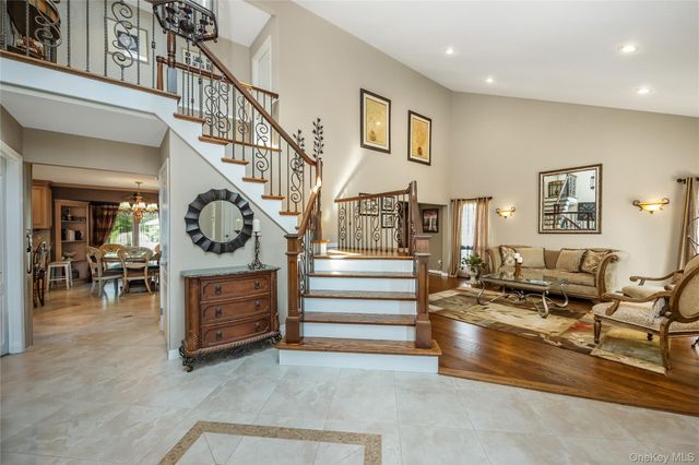 164 Pace Drive S, West Islip, NY 11795