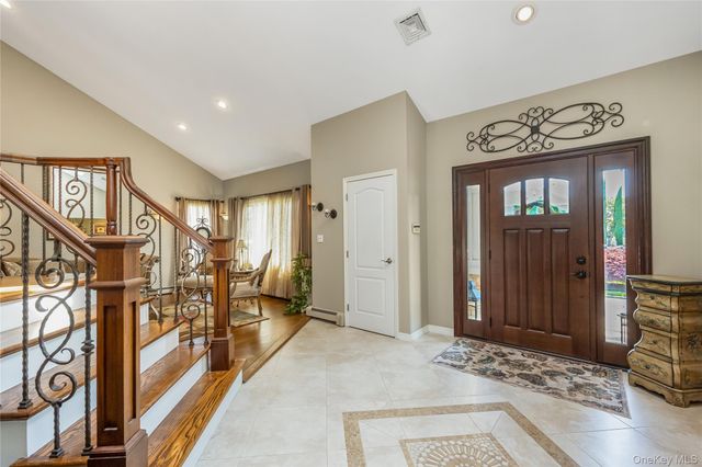 164 Pace Drive S, West Islip, NY 11795