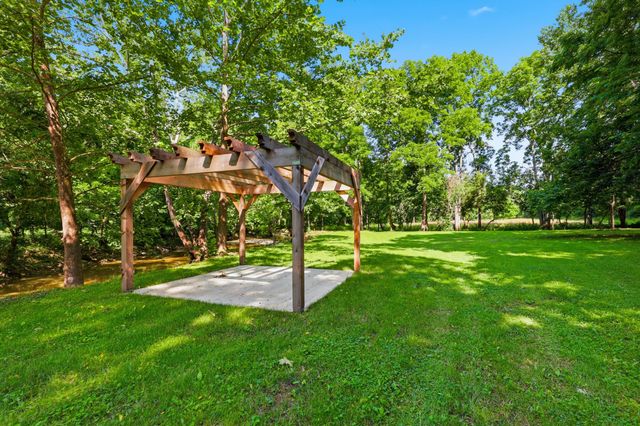 2250 Willisburg Lane, Lawrenceburg, KY 40342
