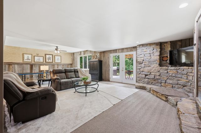 2250 Willisburg Lane, Lawrenceburg, KY 40342