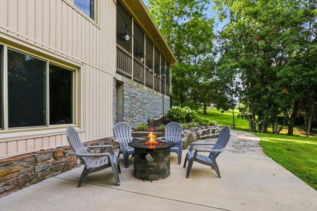 2250 Willisburg Lane, Lawrenceburg, KY 40342