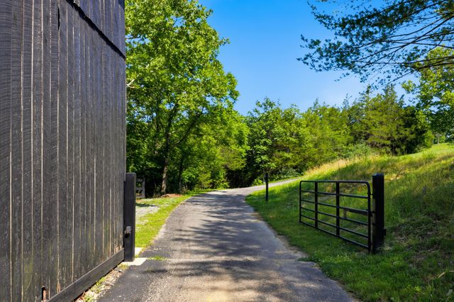 2250 Willisburg Lane, Lawrenceburg, KY 40342