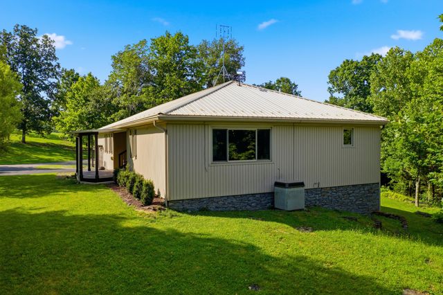 2250 Willisburg Lane, Lawrenceburg, KY 40342