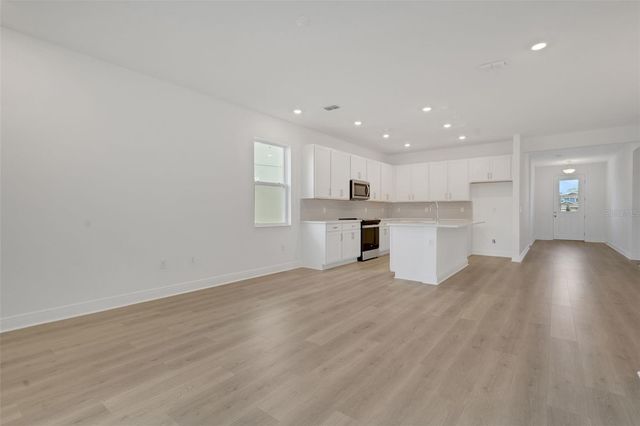 998 SWAMP CHESTNUT LOOP, Lady Lake, FL 32159