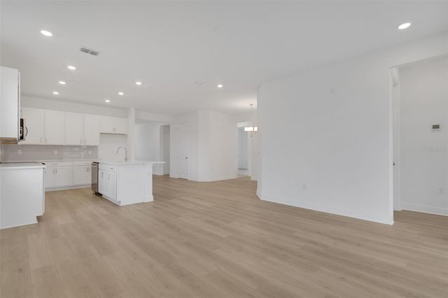 998 SWAMP CHESTNUT LOOP, Lady Lake, FL 32159