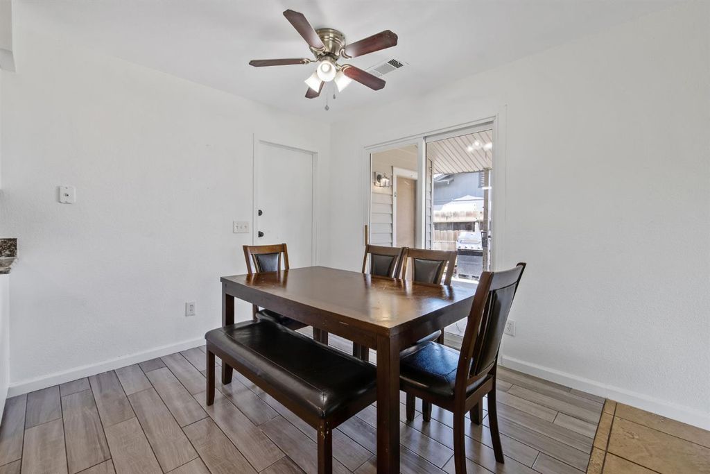 Image 11 of property listing at 14291 Rosemary Circle, Armona, CA 93202