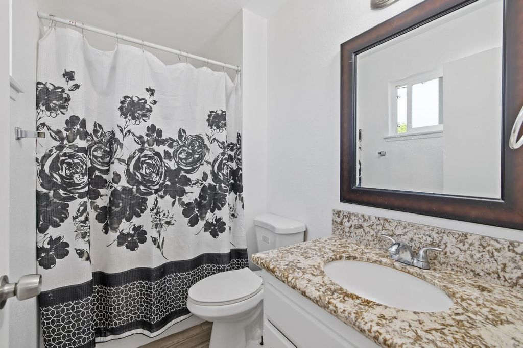 Image 24 of property listing at 14291 Rosemary Circle, Armona, CA 93202