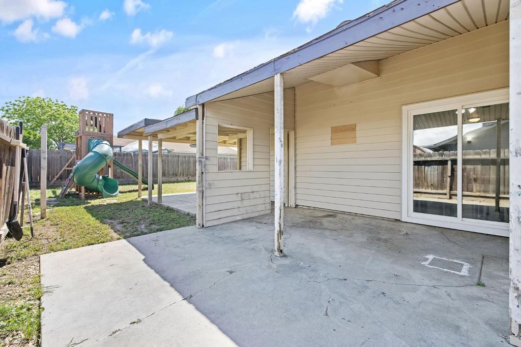 Image 26 of property listing at 14291 Rosemary Circle, Armona, CA 93202