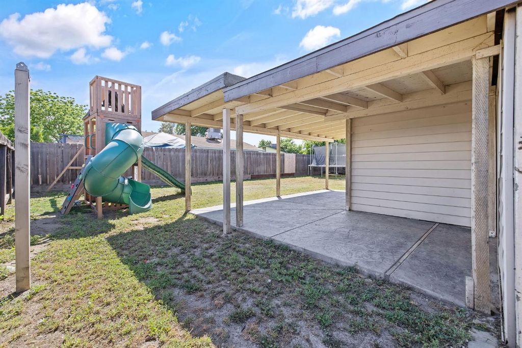 Image 27 of property listing at 14291 Rosemary Circle, Armona, CA 93202
