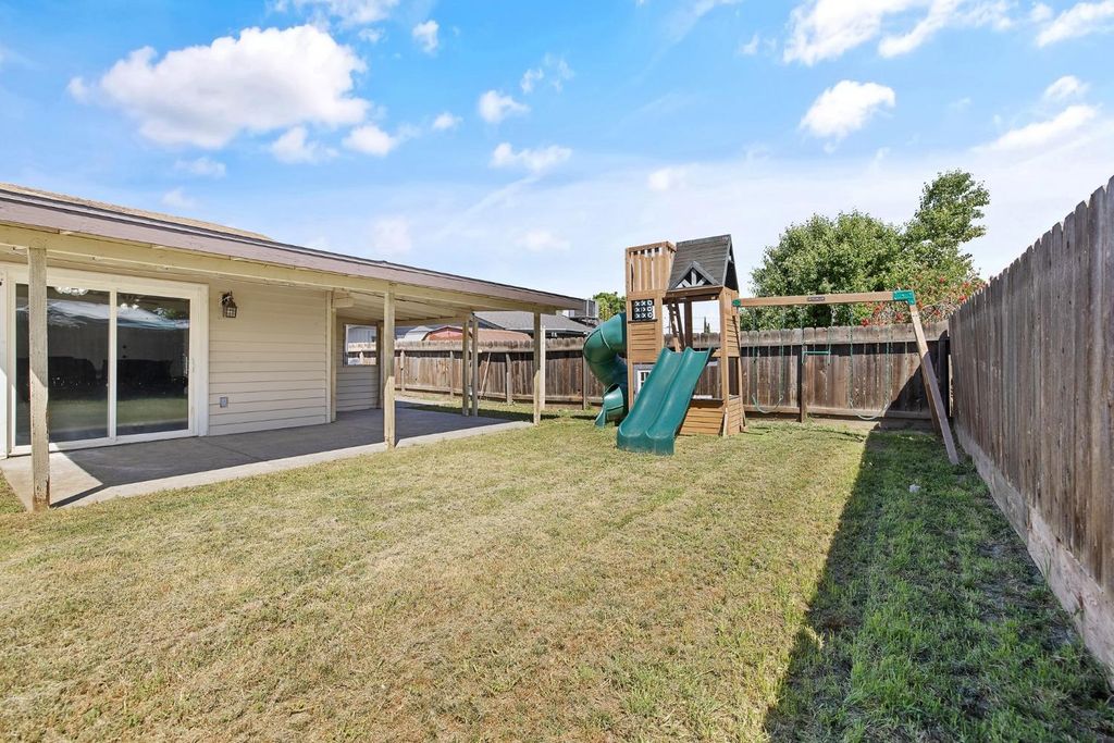 Image 29 of property listing at 14291 Rosemary Circle, Armona, CA 93202