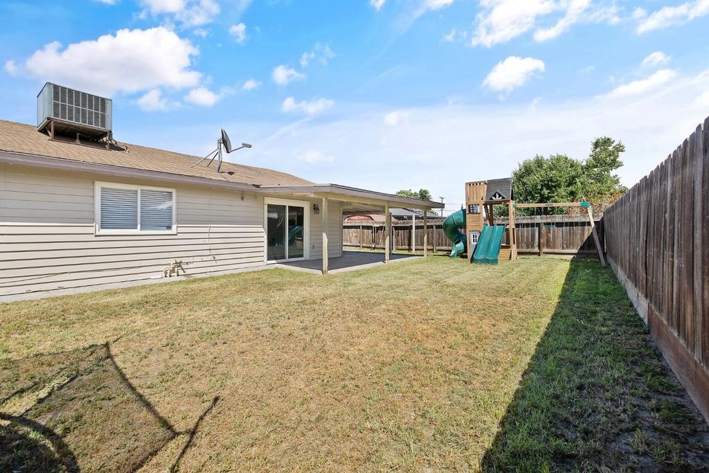 Image 31 of property listing at 14291 Rosemary Circle, Armona, CA 93202